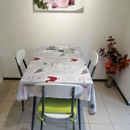 Gite Le Petit Nid Jacuzzi Sauna Intérieure Apartamento Godinne
